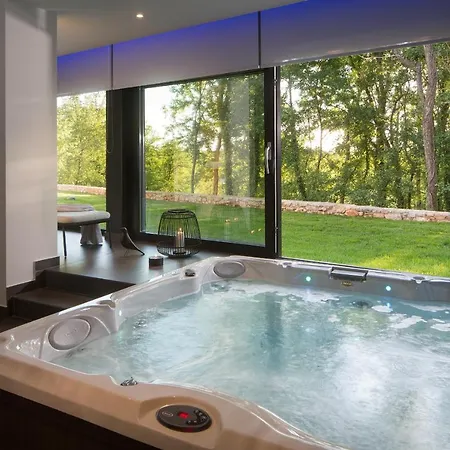Modern 55 With Pool And Jacuzzi In Tinjan Vela Traba