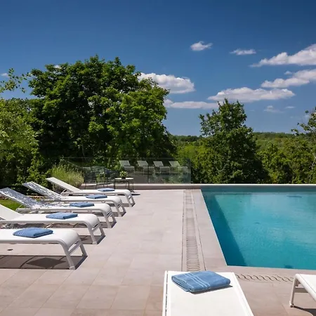 Modern 55 With Pool And Jacuzzi In Tinjan