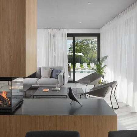 Modern 55 With Pool And Jacuzzi In Tinjan Villa *