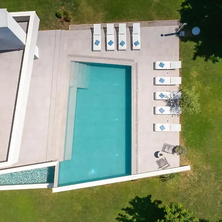Villa Modern 55 With Pool And Jacuzzi In Tinjan *